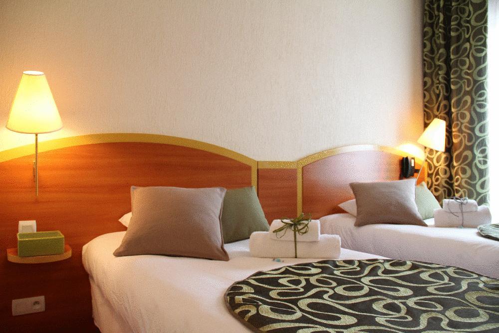 Kyriad Hotel Ламбаль Экстерьер фото